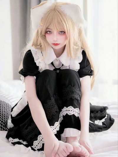 呆米米 (Dai mi mi) – Cat-eared Maid